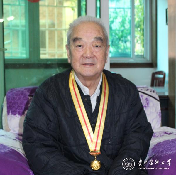 永利官网抗战离休老干部白国瑛(原贵阳医学院组织部部长,87岁)