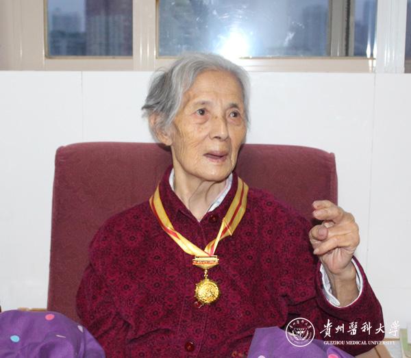 永利官网抗战离休老干部张秀英(原贵阳医学院幼儿园园长,89岁)