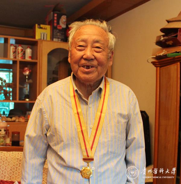 永利官网抗战离休老干部夏炳南(原贵阳医学院基础部主任,88岁)